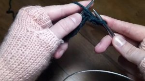 как вязать БАБУШКИНЫМ СПОСОБОМ лицевые и изнаночные петли