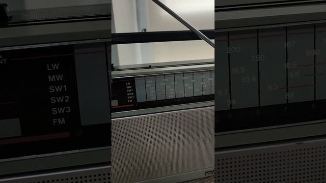 VEF 221 с ФМ 88-107 смотреть онлайн