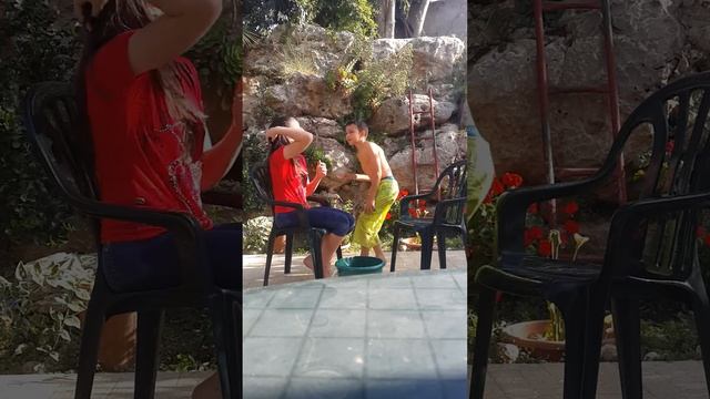 Камен Ножницы Бумага (С водой ) смотреть онлайн