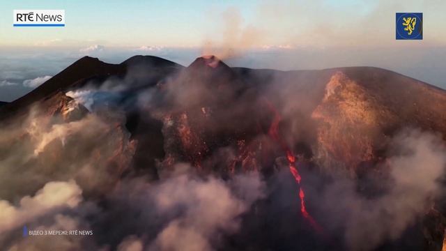 На Сицилії прокинувся вулкан Етна. Стовп попелу підня?