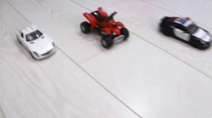 Машинки устроили гонки пока Макс спал