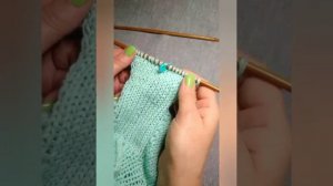 Азиатский росток на свитере для собачек