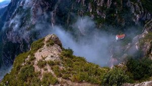 гора Монсеррат («Разрезанная гора»)