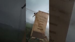 Зафиксировано падение башенных кранов