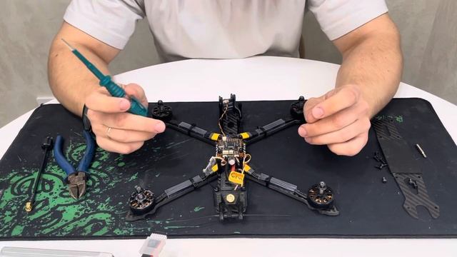 Краткий обзор как собрать и из чего собрать FPV Дрон смотреть онлайн