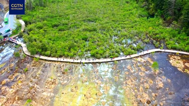 В Цзючжайгоу во время майских каникул наблюдается нас смотреть онлайн