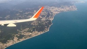 Под крылом самолёта:бесподобные пейзажи Черноморского побережья Сочи из окна иллюминатора