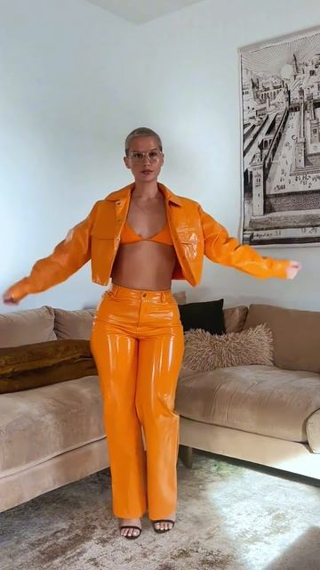 nMfC7WmjGik - This girl looks stunning in these outfits #shorts