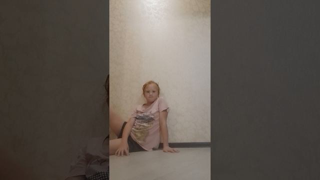 учимся делать шпагат