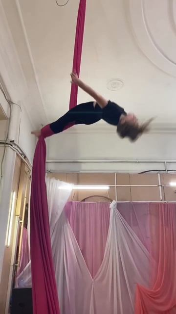 обрыв втоп дальшебольше акробатика тольковперед circus цирк стойканаруках полотна