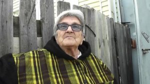 Затопленный покой: пенсионеры из Златоуста ведут ежедневную борьбу с подтоплением в доме