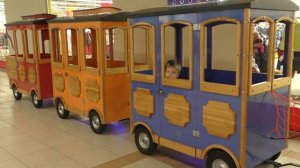 Рома и Диана ★ Едем Кататся на Паровозике. Купим Хот Виллс и Вкусные Конфеты. Видео для детей