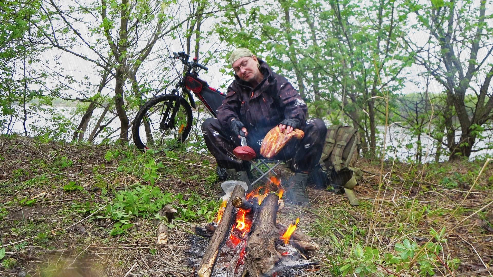 Велик, река, ветер, дождь, костёр, мясо - всё, как мы любим! Поход на природу