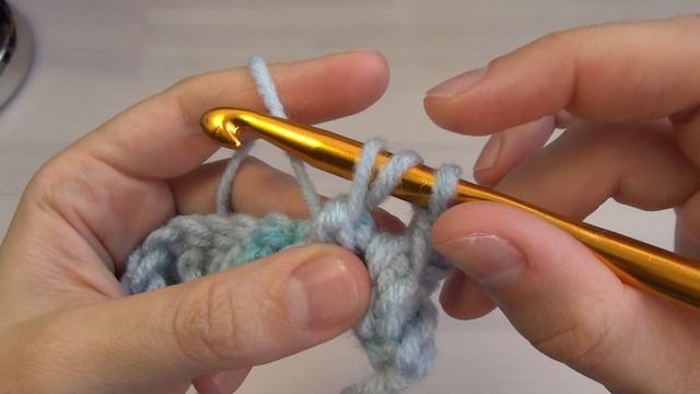 Урок 10. Лицевые рельефные столбики крючком (выпуклые столбики) смотреть онлайн