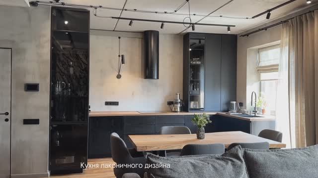 Современная кухня для кухни-гостиной в таунхаусе