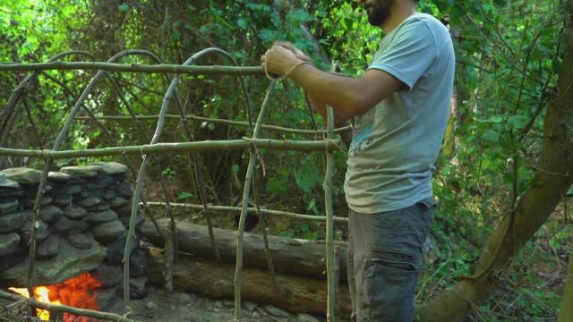 ХАКАН   Catch and Cook, PRIMITIVE Fishing. Bushcraft MUD Shelter