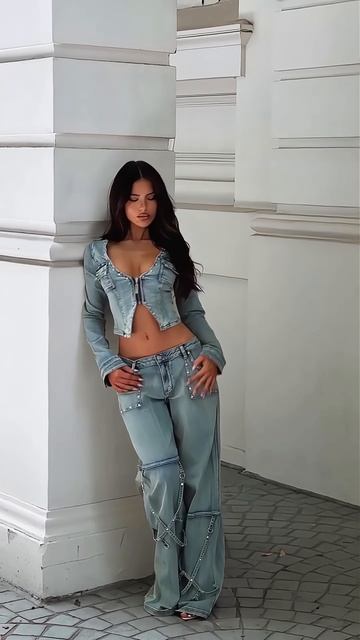 oI4YobvL8XE - Stunning baggy denim jeans summer street style outfit idea #fashion  #style #outfit #s