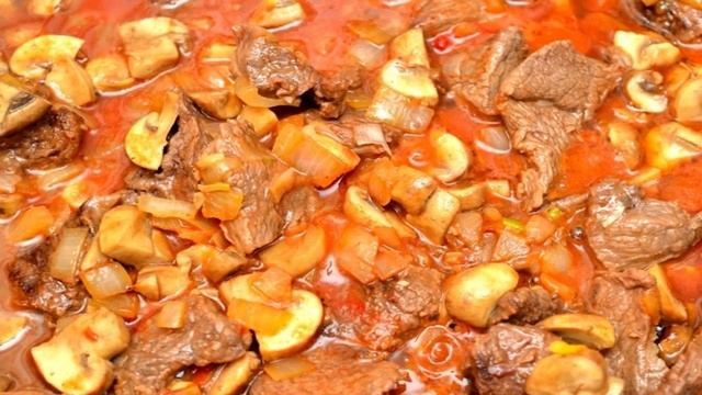 Говядина тушеная с луком
