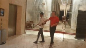 В холле отеля