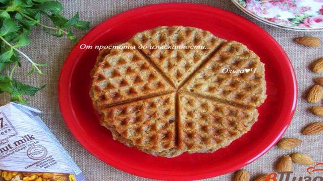 Банановые вафли с овсянкой и миндалем