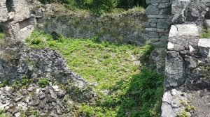 Монастырь в глуши  золотоносных  гор Грузии.