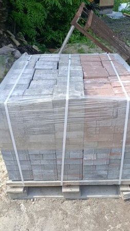 На конец то приехала тротуарная плита для дорожек .