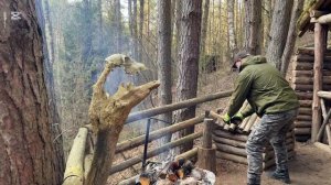 Он живёт в лесной глуши третий год | Построил лесной ху