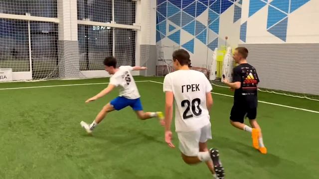 ЧЕКУШКИ ПРОТИВ ИГРОКОВ МФЛ! (feat. КУТУЗ, БЛАТОВ, РОМАРОЙ, САЛИМ, ДРАГОН ДИ) смотреть онлайн