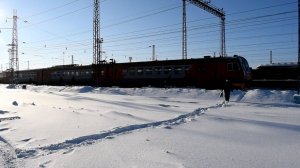 Электропоезд ЭД9М-0113. Отправление.