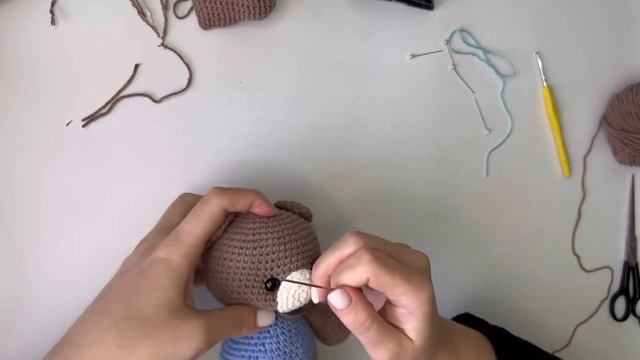 МК вязаный мишка. Четвертая часть. смотреть онлайн