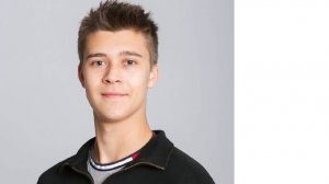 Чтобы управлять автобусом нужно достичь 20-летнего возраста, а управлять государством достаточно 18