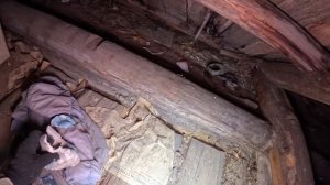 КЛАД в ЗАБРОШЕННОМ доме. Много старинных вещей в покинутом доме. Покинутый мир Вятки.