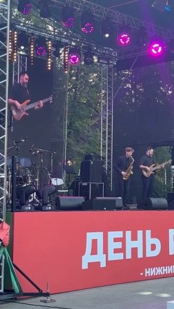 🎸