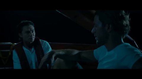 Фильм В пасти океана - триллер (2020)