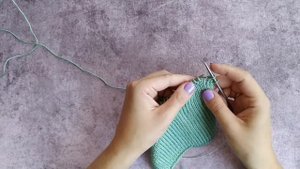 Две лицевые петли с наклоном вправо