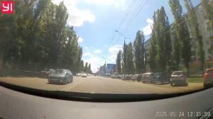 ЕДВА НЕ СБИЛ: по улице Маршала Жукова автобус едва не снёс пенсионера прямо на пешеходном переходе.