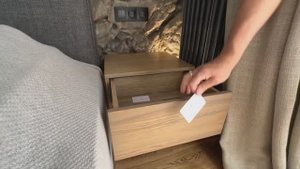 Прикроватные тумбы из массива ясеня с "секретом"