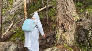 Иду в поход на Айгир в дождь одним днем.