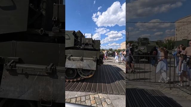 Выставка трофеев Армии России на поклонной горе в Мос? смотреть онлайн