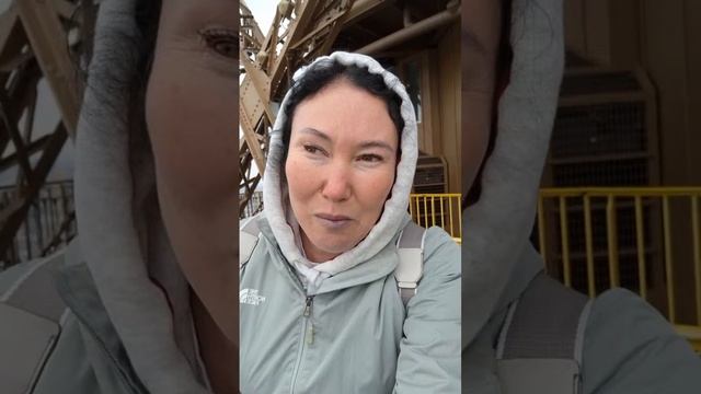 Прямой эфир с ЭЙФЕЛЕВОЙ БАШНИ, Париж! смотреть онлайн