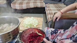 салат, борщ, спагетти и  итальянскОе чахохбили по русски