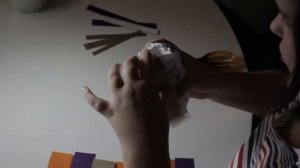 Делаем мячик из бумаги и скотча