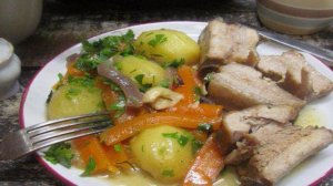 Свиное ребро с овощами