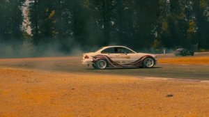 Муж уехал на работу ну а мне любви охота