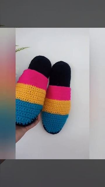 Crochet slippers. Slippers.Knitted slippers. Вязаные тапочки крючком видео. смотреть онлайн