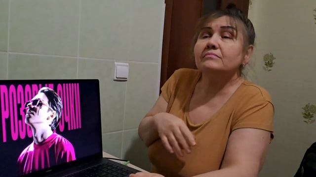 Молодой Платон РОЗОВЫЕ ОЧКИ Реакция смотреть онлайн