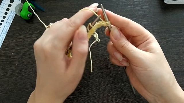 Плетёный узор спицами. Лёгкий воздушный узор спицами.