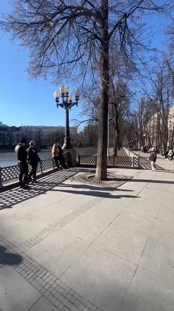 Патрики в марте, лед на пруду смотреть онлайн