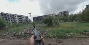 Боец ВС РФ сбивает пару дронов Всу с помощью автомата 💥🇷🇺👊