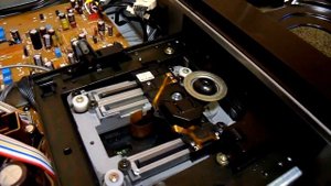 SONY CDP-X339ES не читает диски. Выставляю высоту столика дис